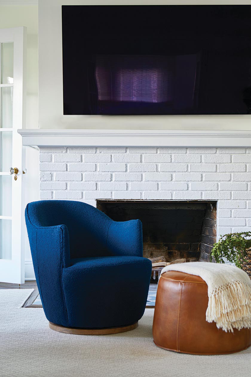 COLONIAL LIVING ROOM