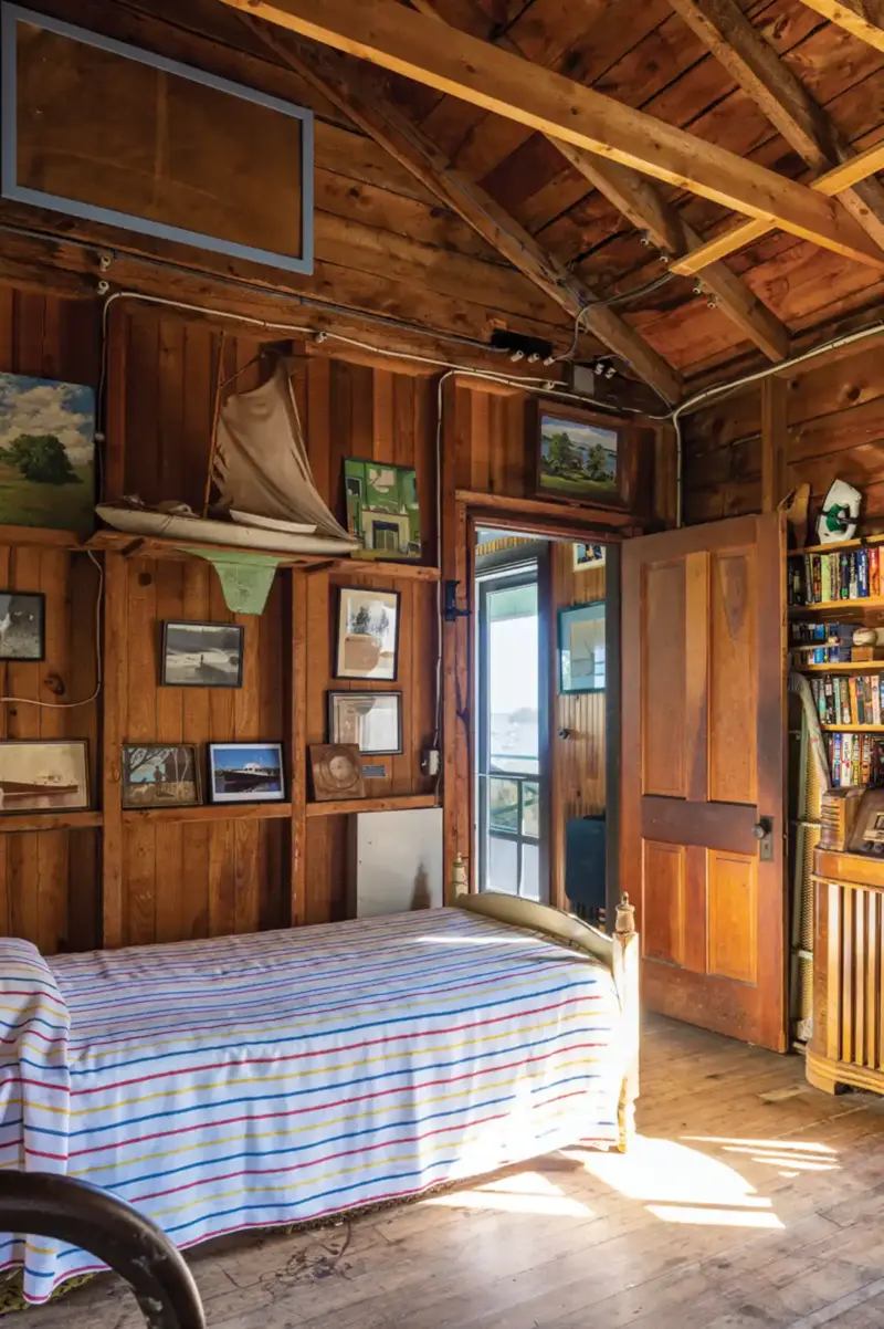 author home and cozy Maine cottage